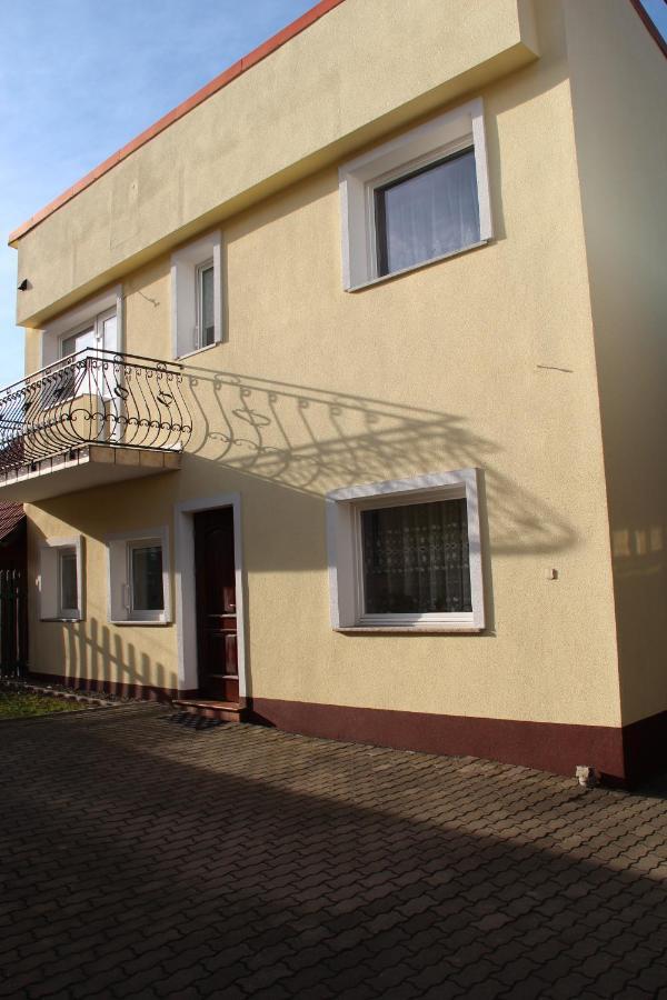 Dom Pod Gorami Apartment Mirsk Екстериор снимка